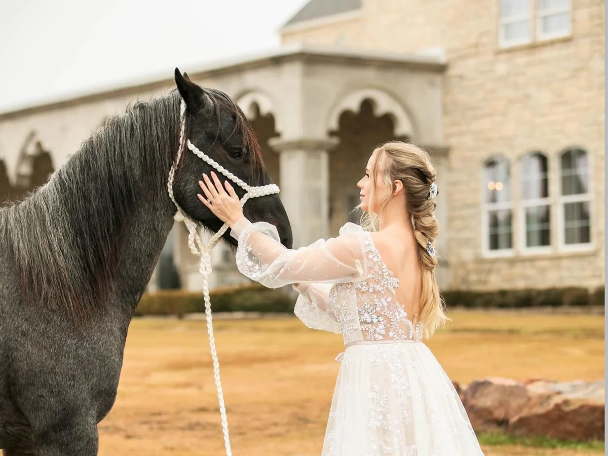 Bridal makeup holding up outdoors at a Texas wedding in the heat