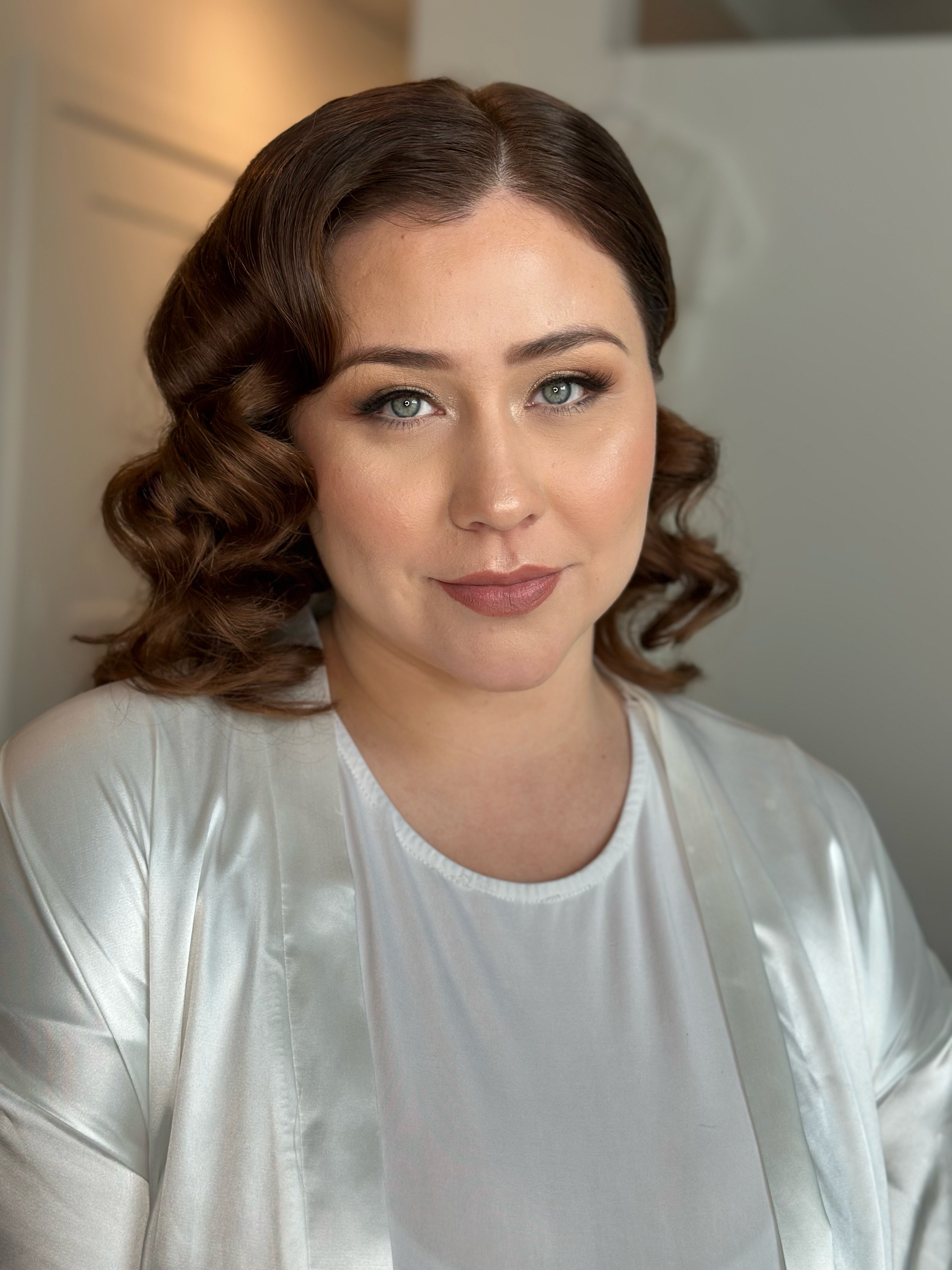 Vintage Hollywood waves bridal makeup by Andreina